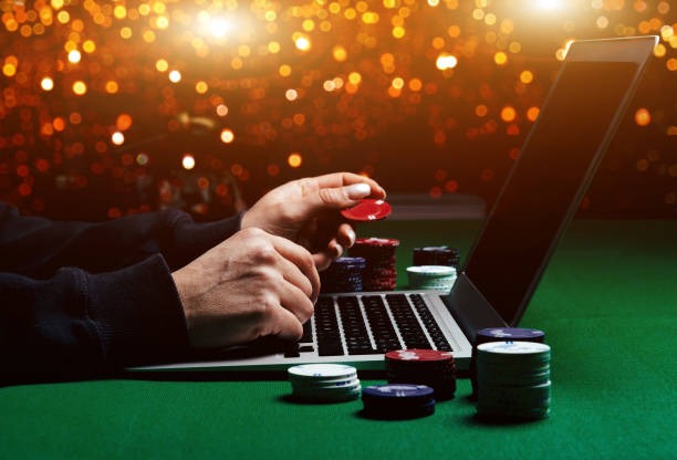 mahongtoto mobile app interface showing football markets and live-dealer tables